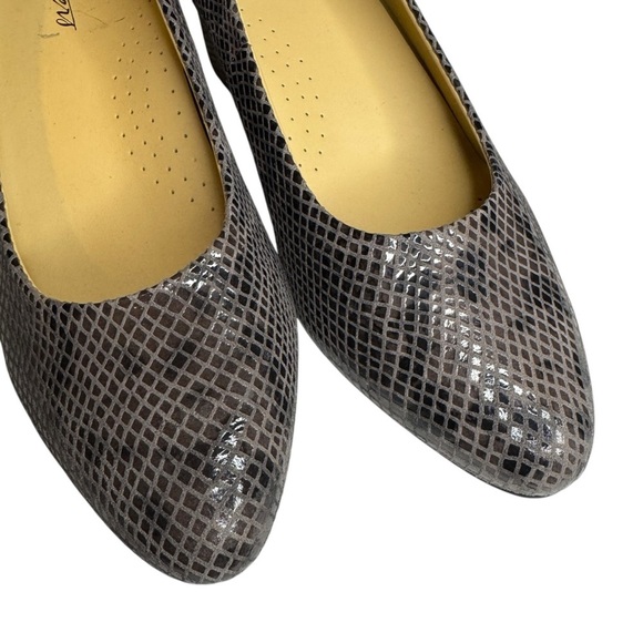 Trotters Kari Dark Gray Snake Print Block Heels Slip On Leather Pumps 7.5 W - Picture 6 of 14